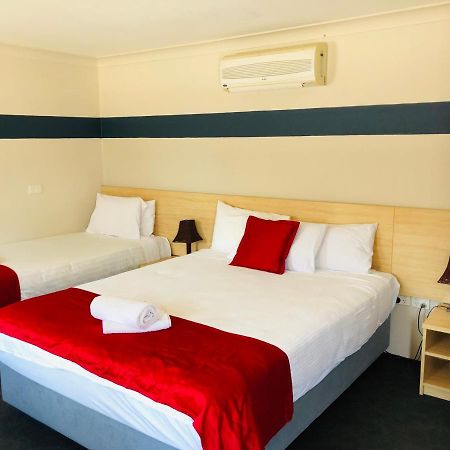 Red Cedar Motel Масуэллбрук Экстерьер фото