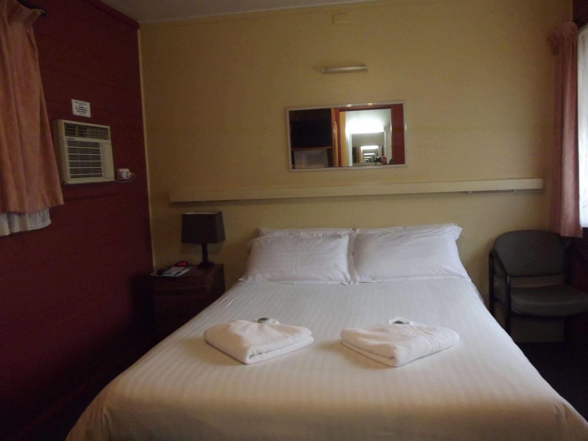 Red Cedar Motel Масуэллбрук Экстерьер фото