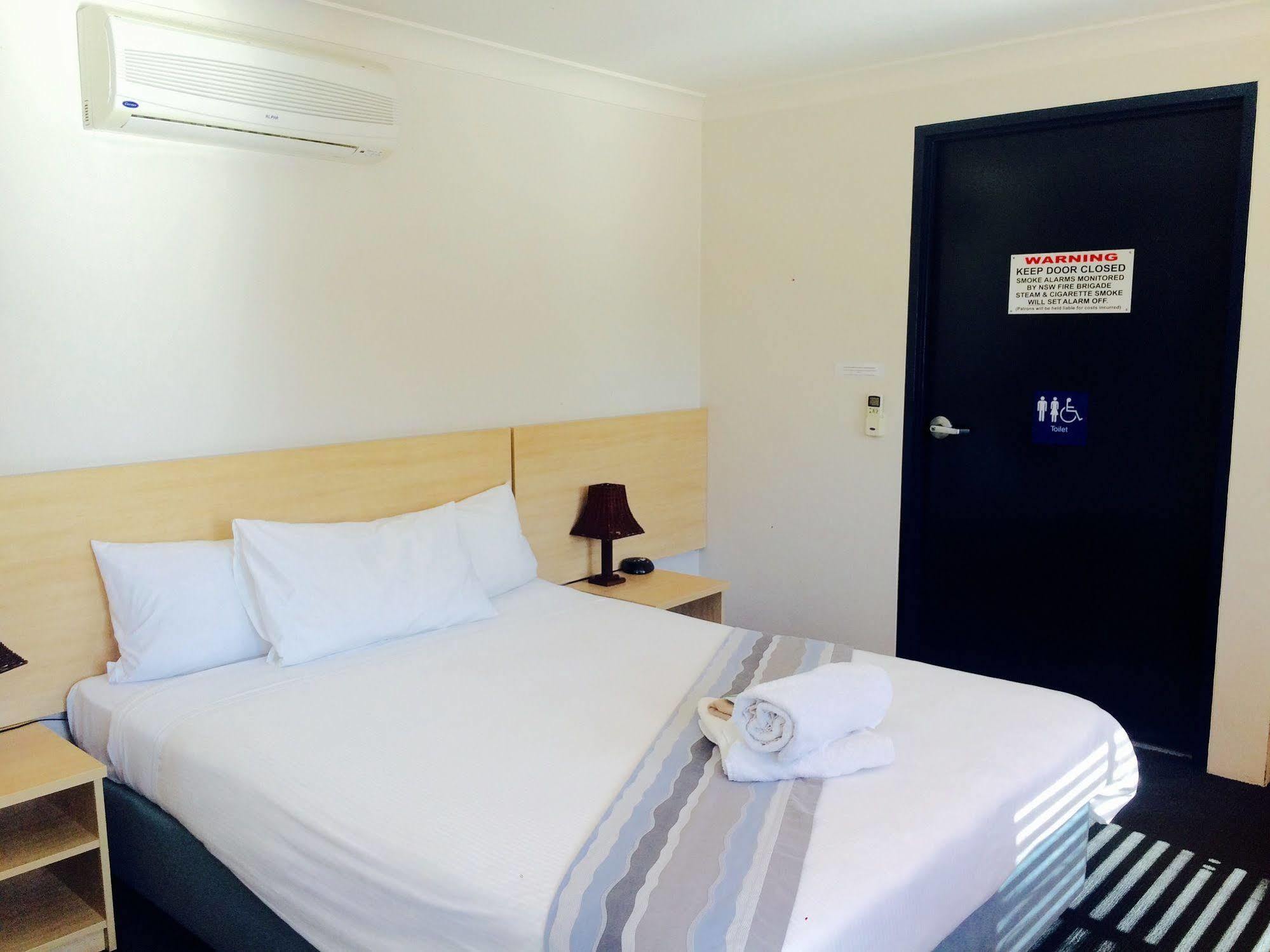 Red Cedar Motel Масуэллбрук Экстерьер фото