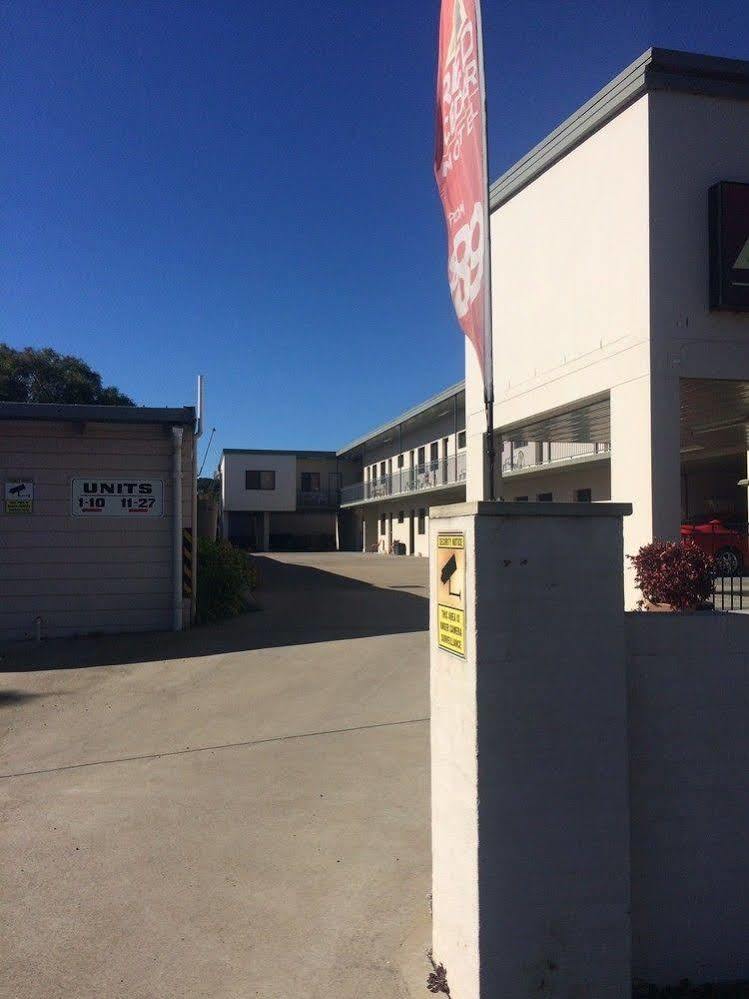 Red Cedar Motel Масуэллбрук Экстерьер фото