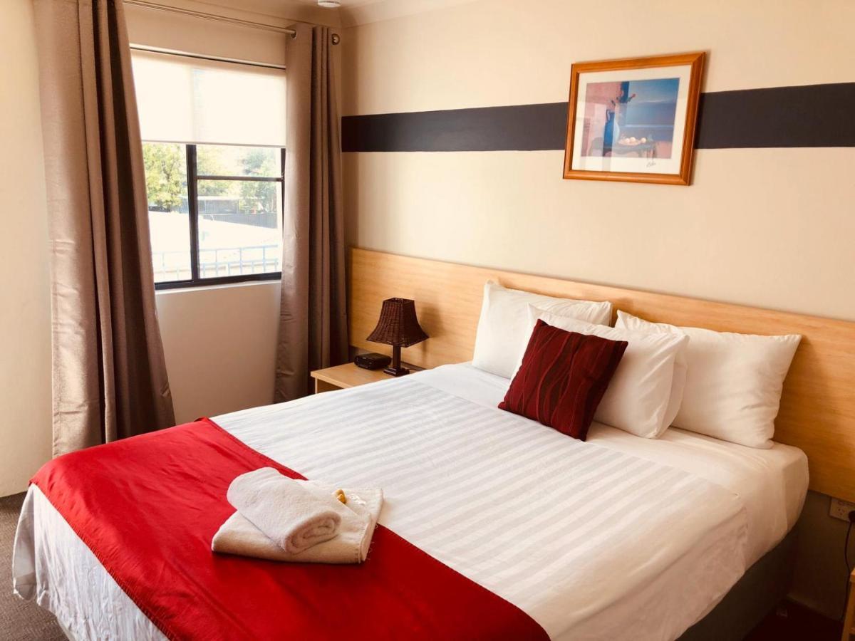 Red Cedar Motel Масуэллбрук Экстерьер фото