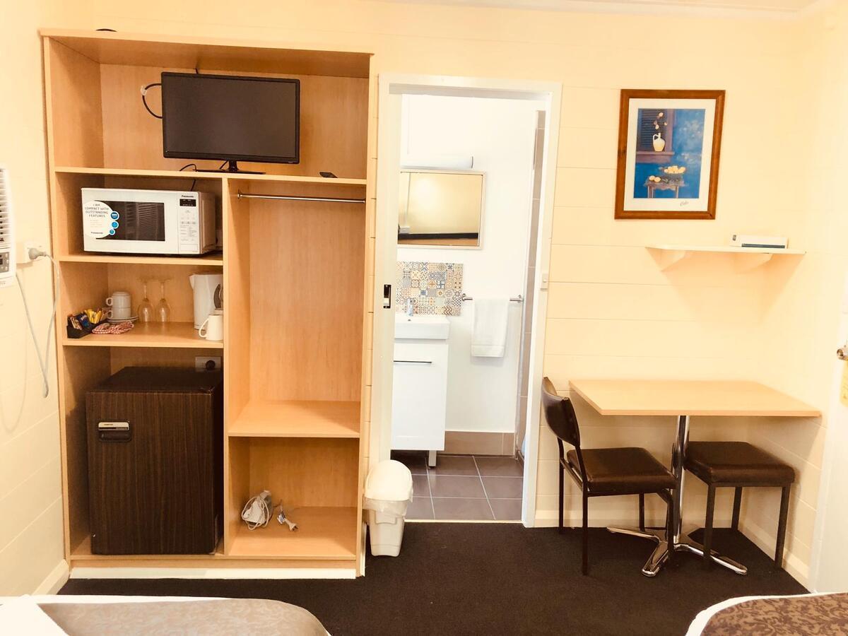 Red Cedar Motel Масуэллбрук Экстерьер фото